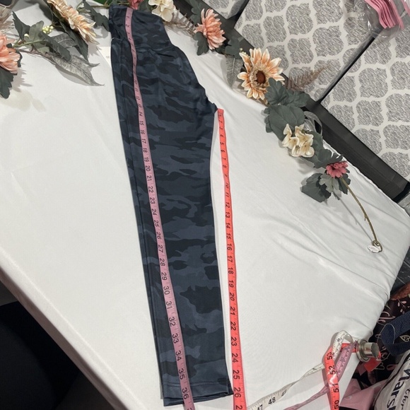 NWT Beyond Yoga [ Medium ] Lux High Waisted Midi Legging‎ in Navy Camo - Picture 10 of 12